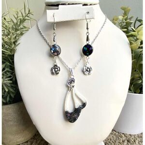 Source-unknown Black and White Jewellery